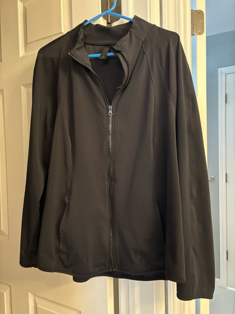 Yogalicious Women’s Black Lightweight Full-Zip Shirt Jacket